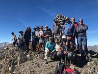 Le groupe au sommet Le groupe au sommet