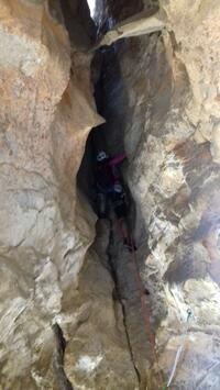 Boyau de la grotte cachée. Départ de la Voie du Belvédère Boyau de la grotte cachée. Départ de la Voie du Belvédère